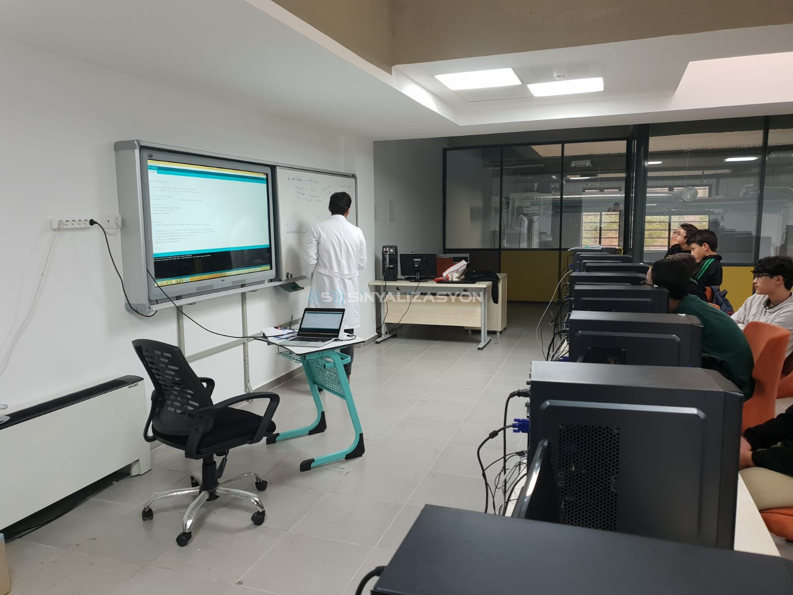 ჩვენ ხელს ვუწყობთ ახალი ინჟინრების ზრდას