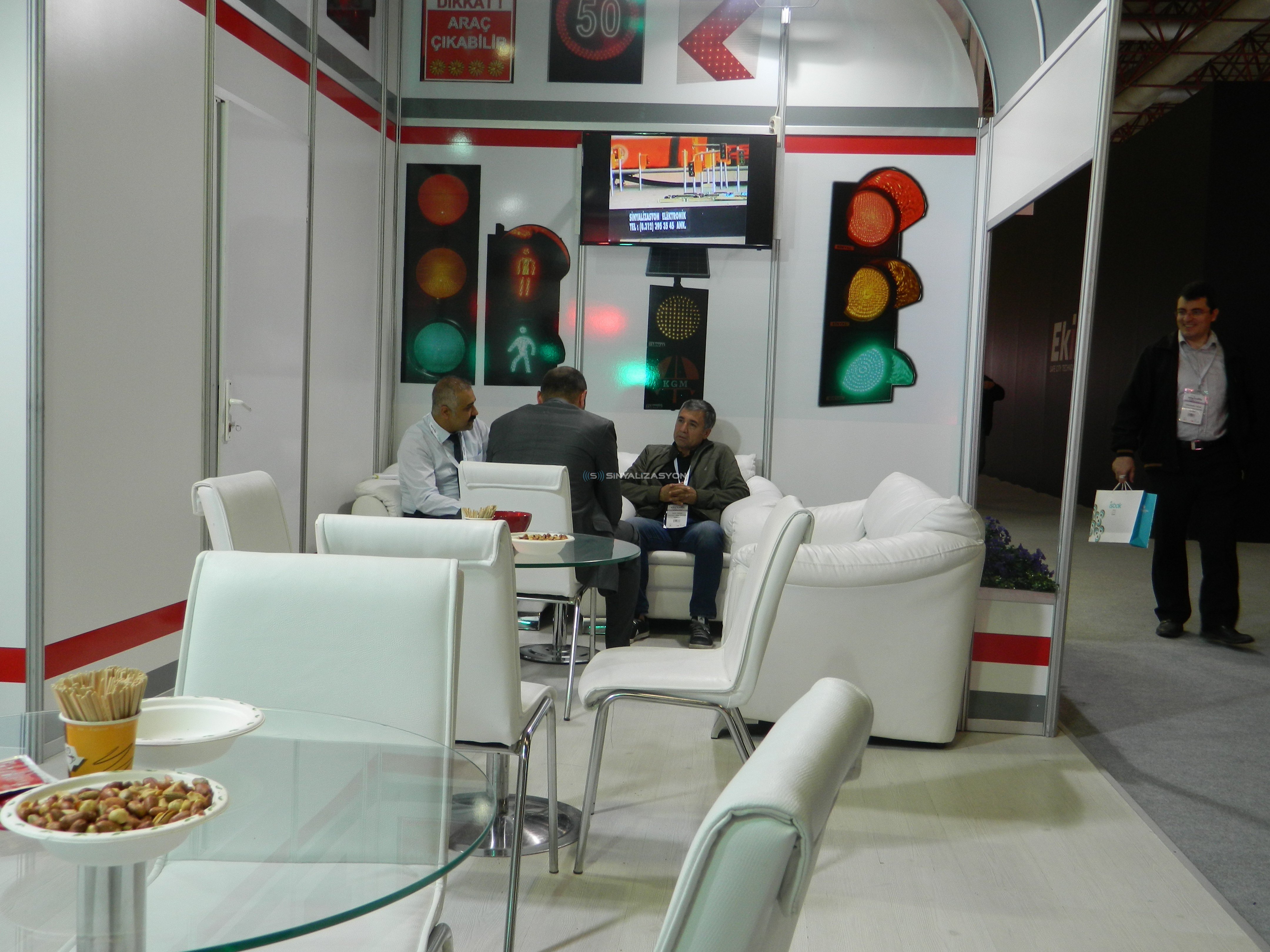 5 mm Çok LED'li Sinyal Verici ile Power LED'li Sinyal Verici Karşılaştırması